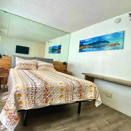 Simple Studio In Waikiki